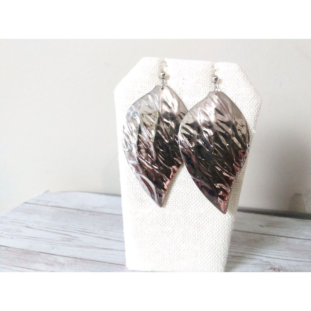 Vintage 1980s Whispering Silver Tone Leaf Dangle Earrings